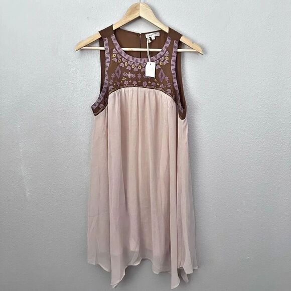 MYSTREE | NWT Embroidered Yoke Dress Crinkle Chiffon Taupe Nude Lavender | Large - Picture 3 of 6